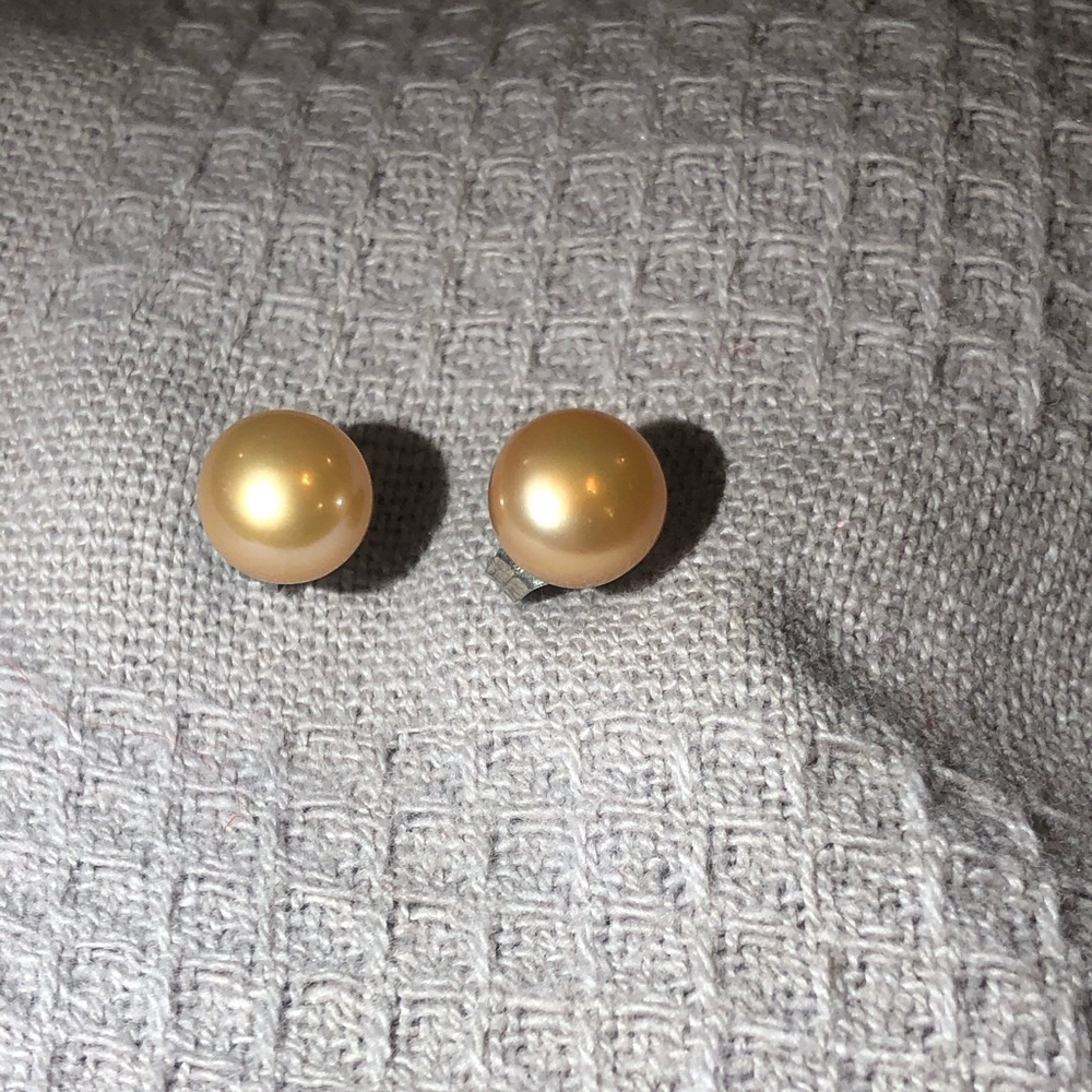 Pearl earrings